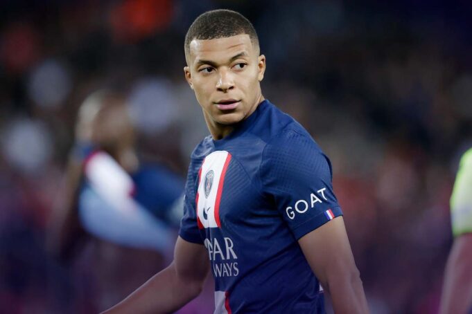 Kylian Mbappe will stay at PSG for one more season! Kylian Mbappe transfer news